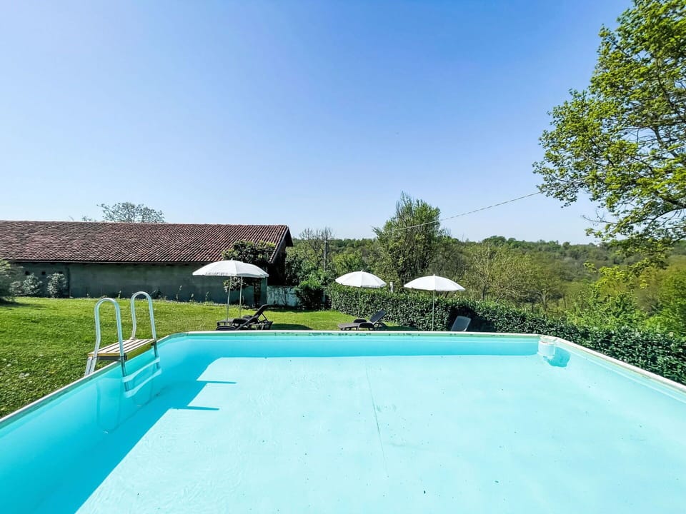 Sky, Plant, Water, Swimming Pool, Azure, Shade, Tree, Leisure, Rectangle, Chair