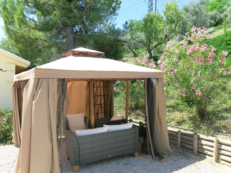Pavilion, Gazebo, Canopy, Shade, Building, Outdoor Structure, Tree, Backyard, Room, Furniture