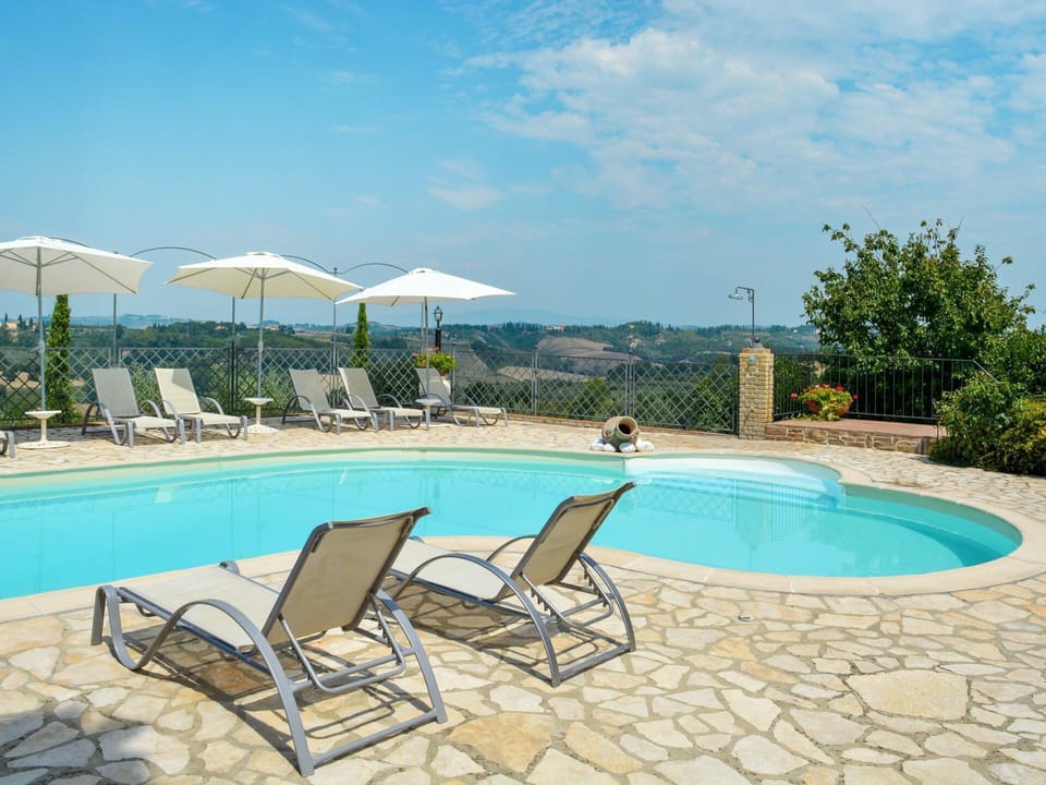 Swimming Pool, Property, Vacation, Sunlounger, Real Estate, Resort, Building, House, Outdoor Furniture, Leisure