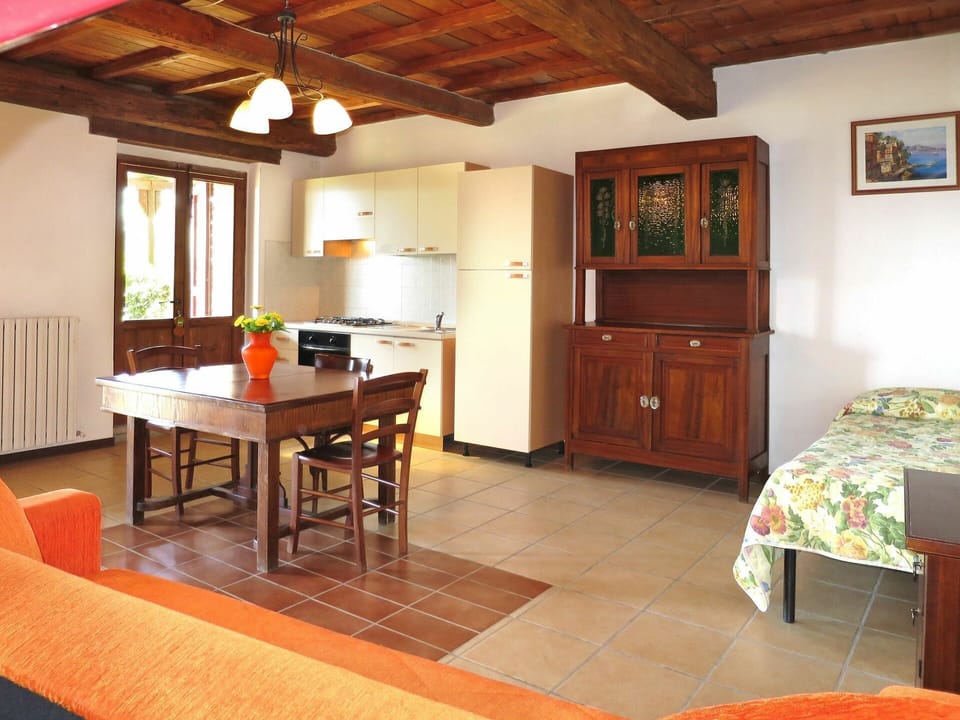 Room, Furniture, Property, Building, Interior Design, Floor, Ceiling, House, Living Room, Table