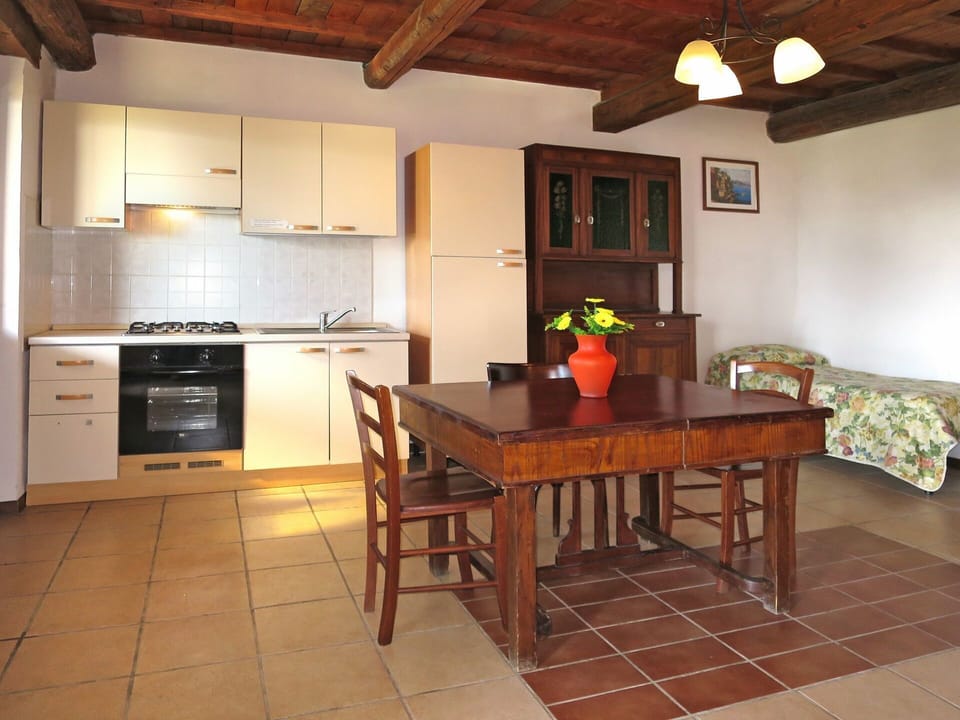 Room, Countertop, Property, Furniture, Building, Kitchen, Floor, Cabinetry, Interior Design, House