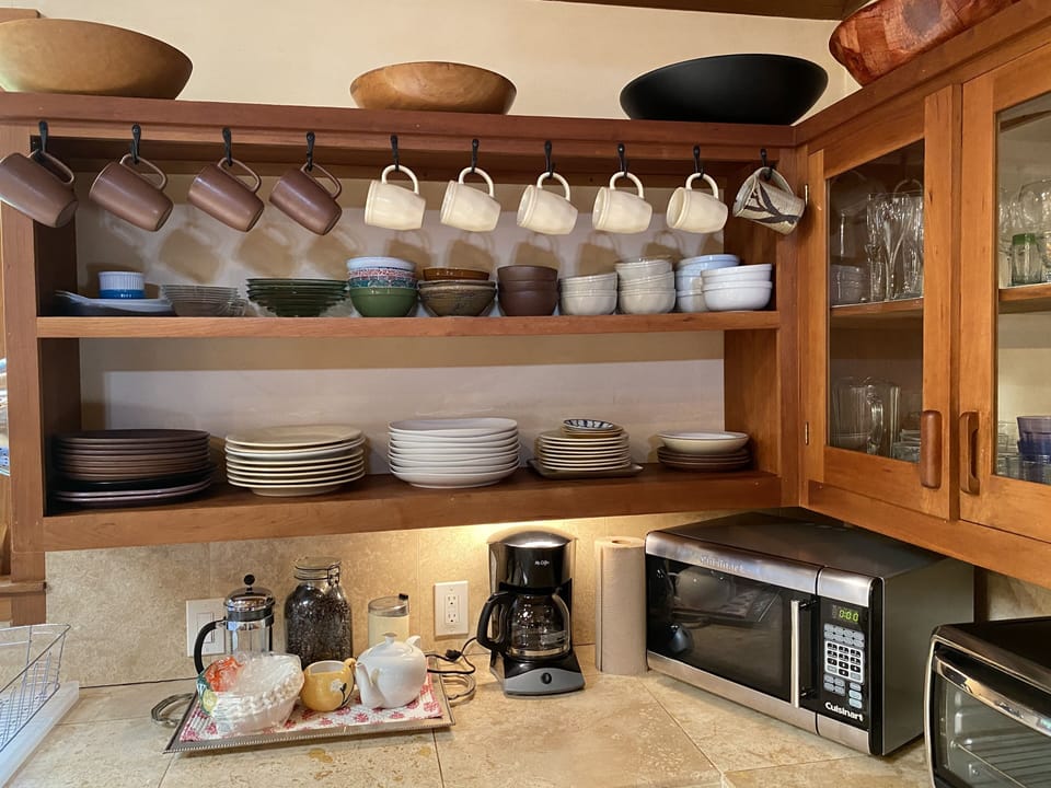 Kitchen sports full supply of quality dishes, appliances, utensils, etc. 