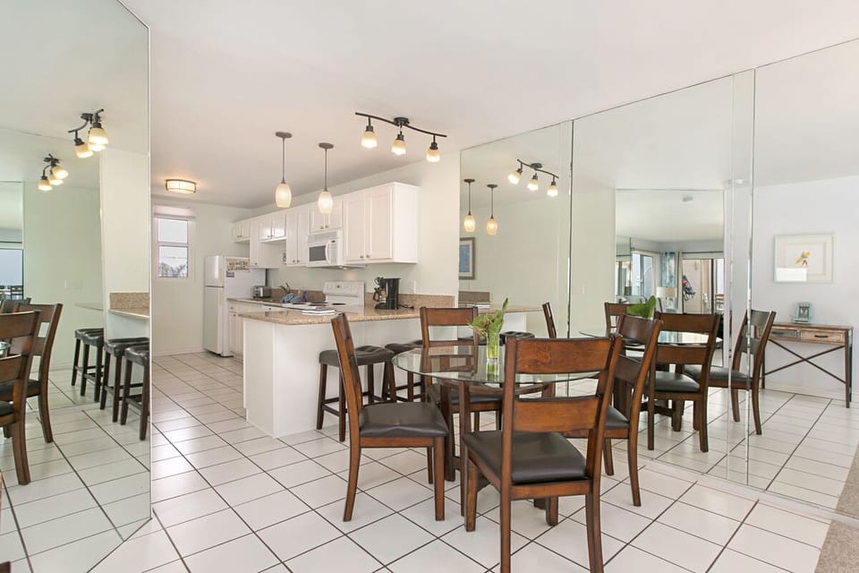 Breakfast Bar seating for 2 and Dining Table seating for 4.