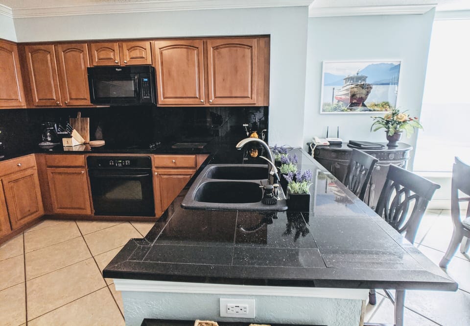 Full kitchen