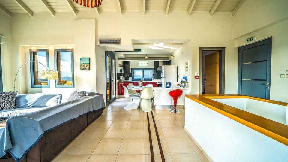 The open plan space with living room, kitchen and guests' WC.