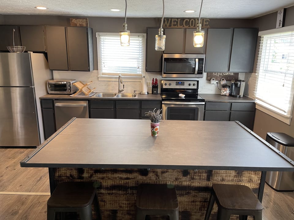 All new hard surfaces in 2021. Beautiful concrete look.
