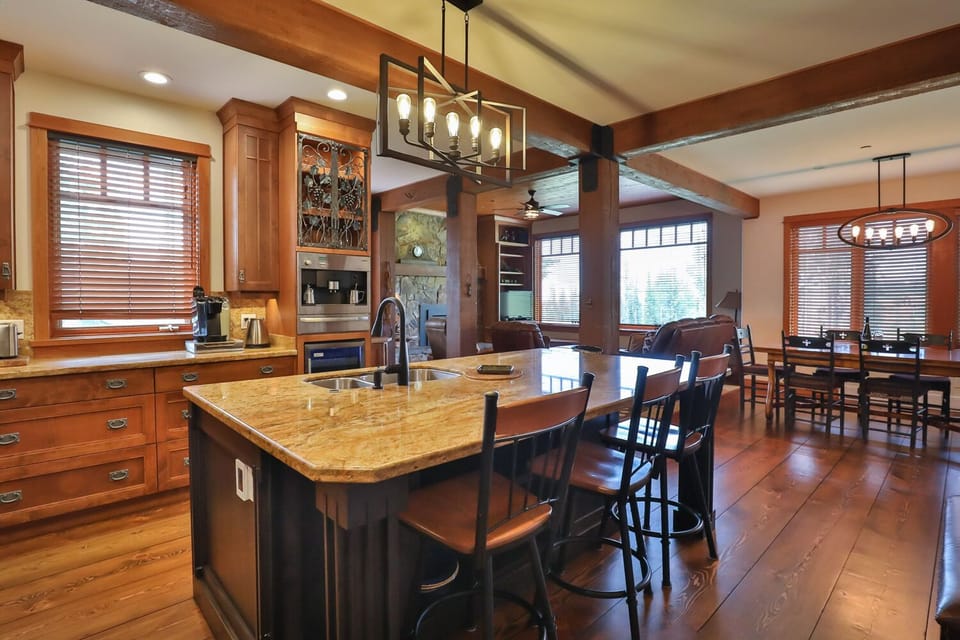 Large kitchen with everything you need! 