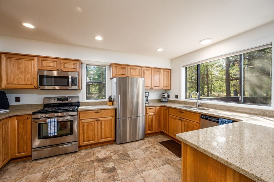 Fully Stocked Kitchen with upgraded appliances.