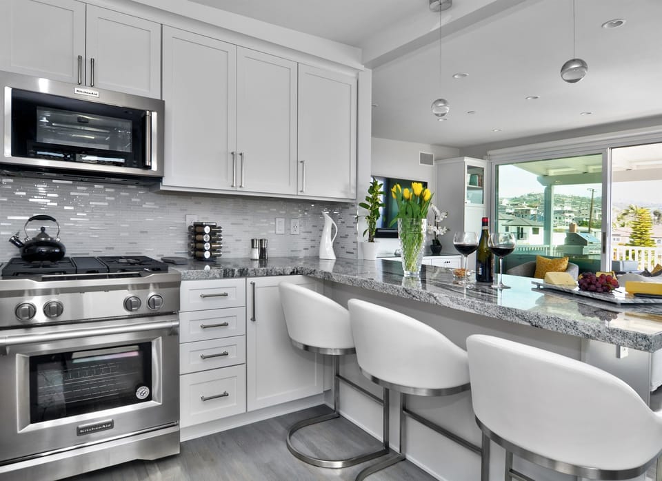 Breakfast Bar Faces the Deck for Ocean and Mountain Views