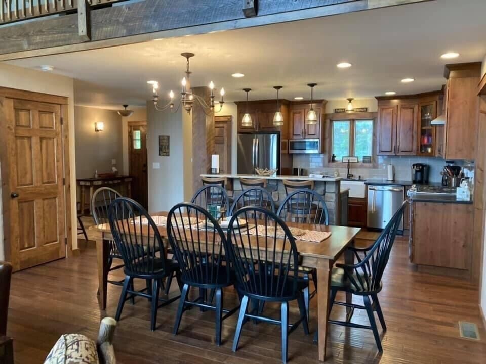 Seating for 8 at table and 3 at counter