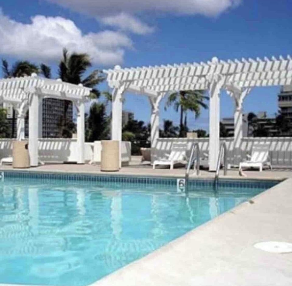 6th floor pool, hot tub and BBQ