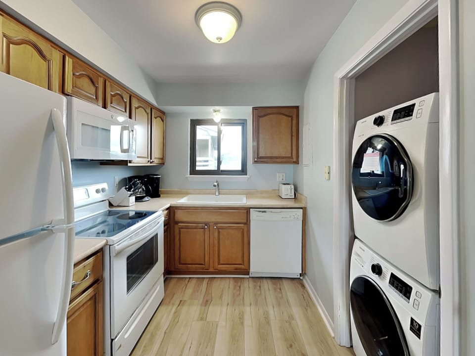 Full Kitchen w/ Convenient In-House Laundry