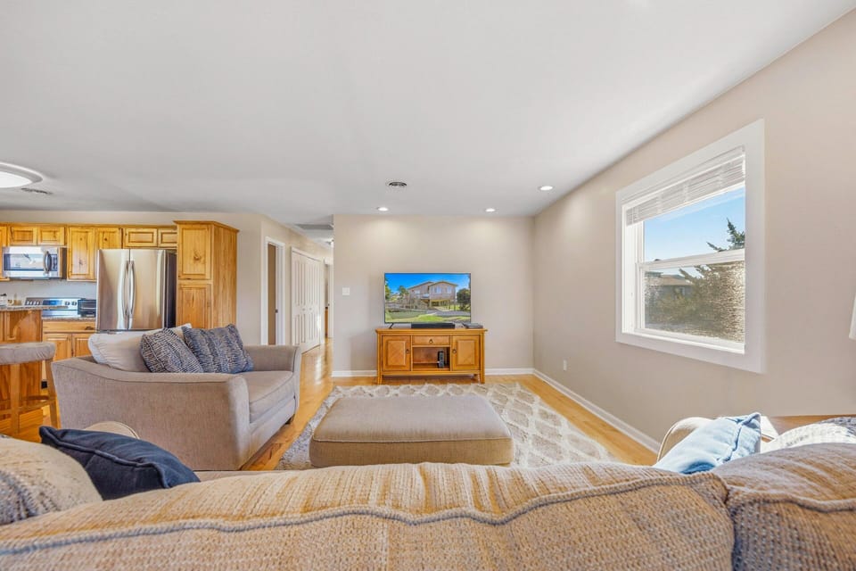 Surf or Sound Realty - 922 - Soulshine - Great Room -4