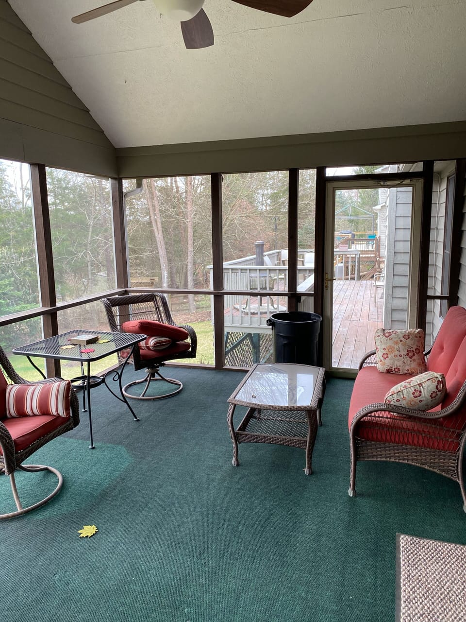 Screened in porch 