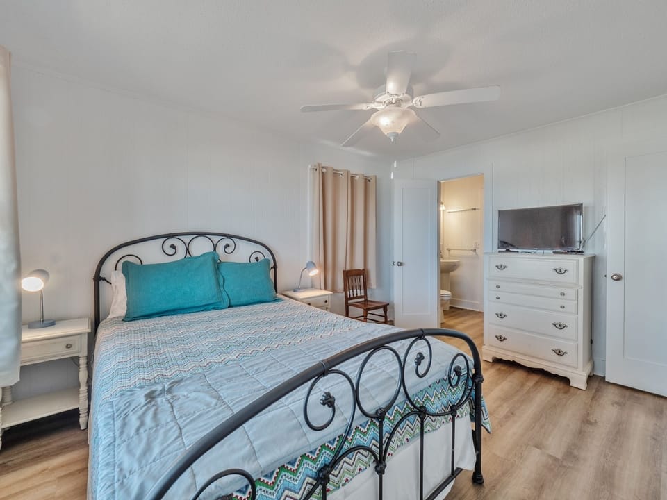 First Bedroom - Dolphin Level