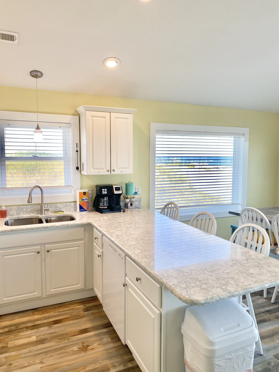 New kitchen appliances, flooring and quartz countertops