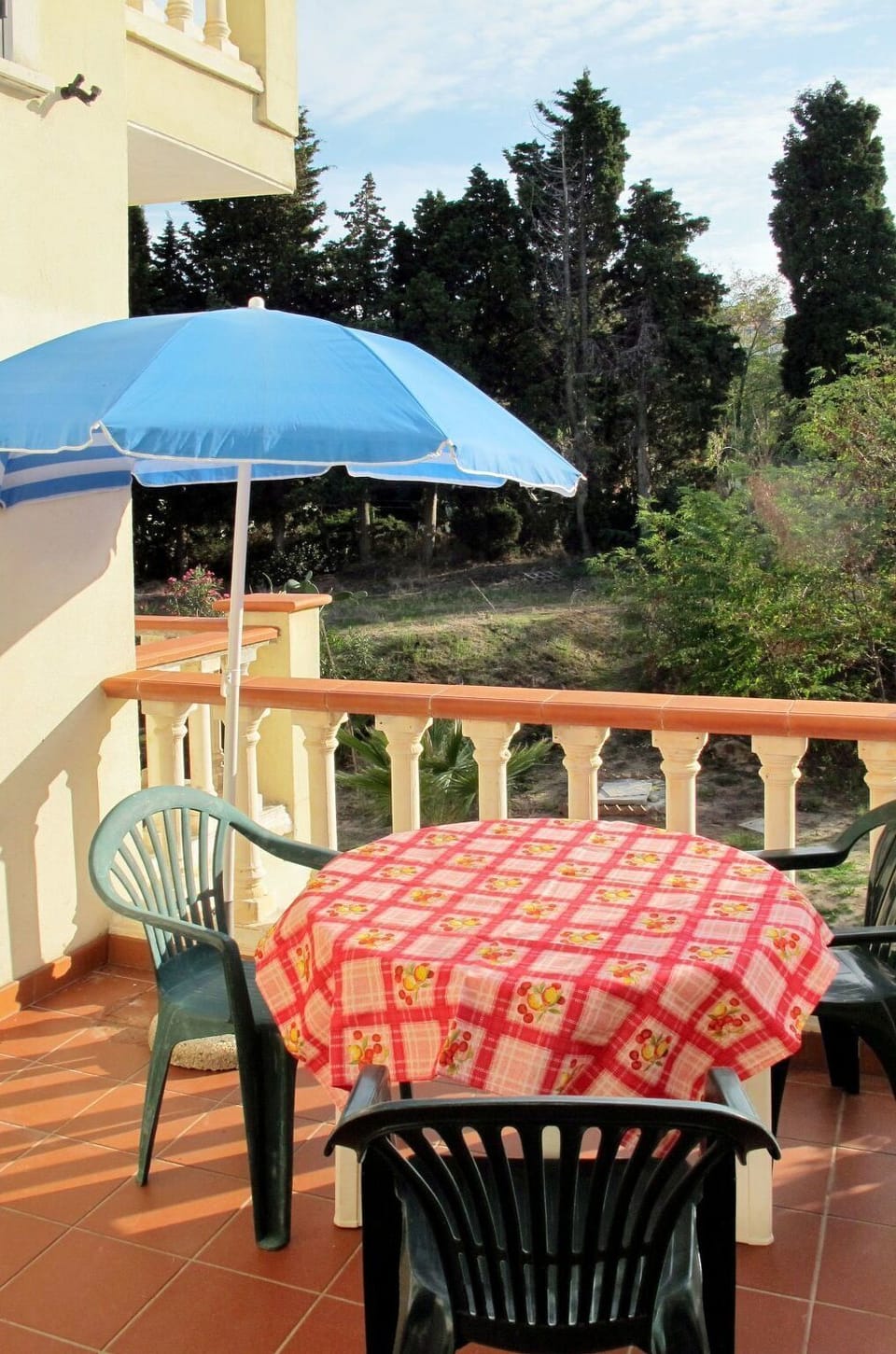 Umbrella, Property, Furniture, Table, Outdoor Table, Shade, Patio, Awning, Room, Real Estate