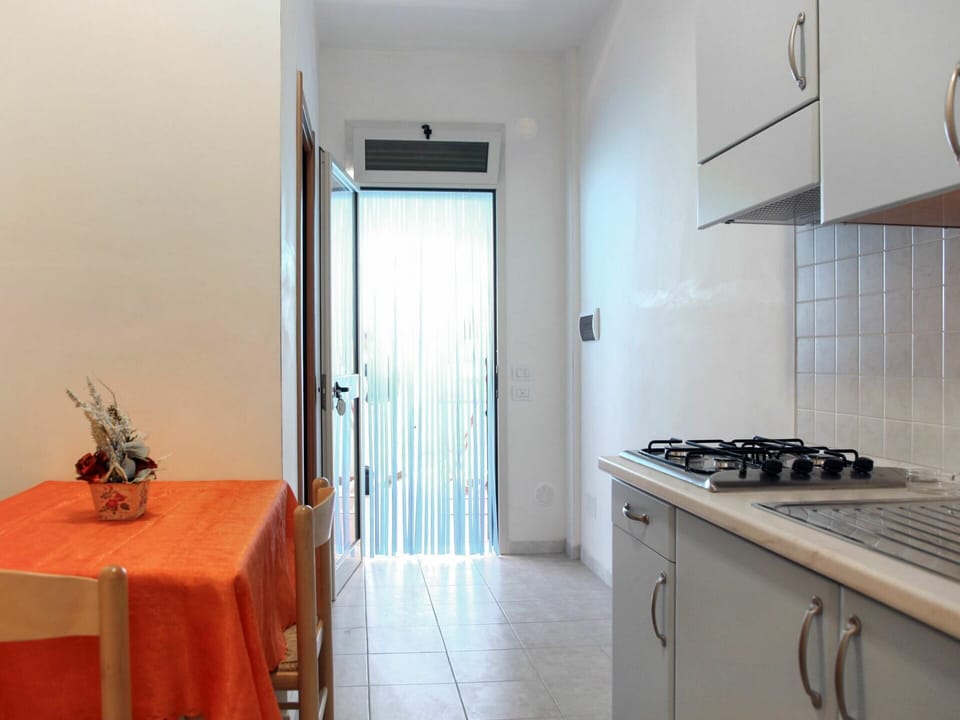 Property, Room, Building, House, Floor, Real Estate, Interior Design, Countertop, Furniture, Tile