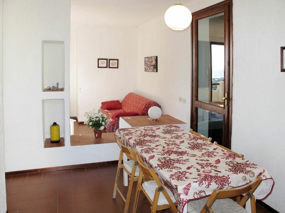 Room, Bed, Interior Design, Property, Textile, Wall, Floor, Furniture, Linens, Bedding