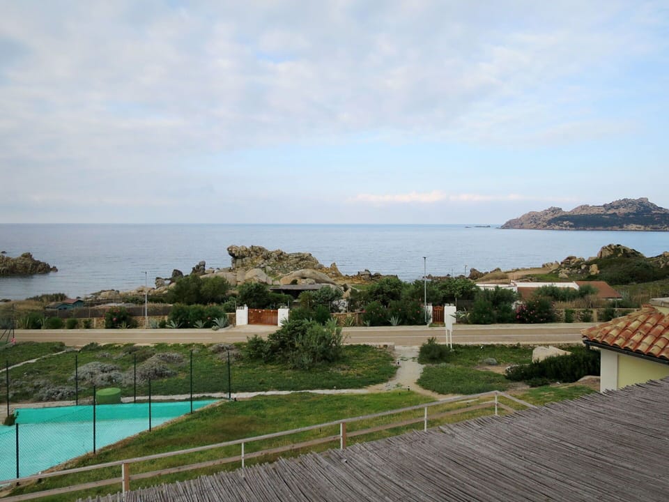 Coastal And Oceanic Landforms, Roof, Land Lot, Coast, Village, Bay, Cottage, Tropics, Headland