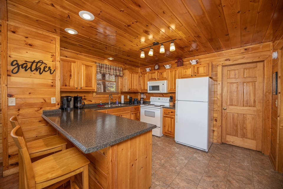 Full kitchen with counter stools, keep the chef company while waiting for dinner