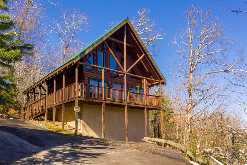 Cabin exterior with front deck that faces Mt. LeConte 