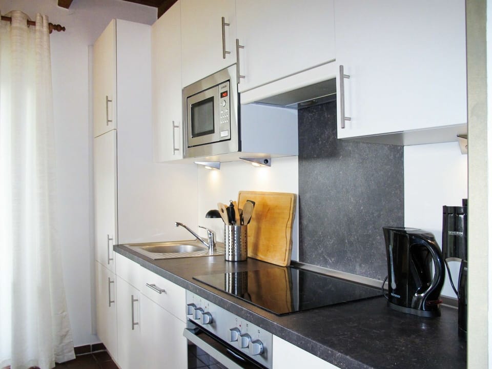 Countertop, Room, Property, Furniture, Kitchen, Cabinetry, Building, House, Interior Design, Ceiling