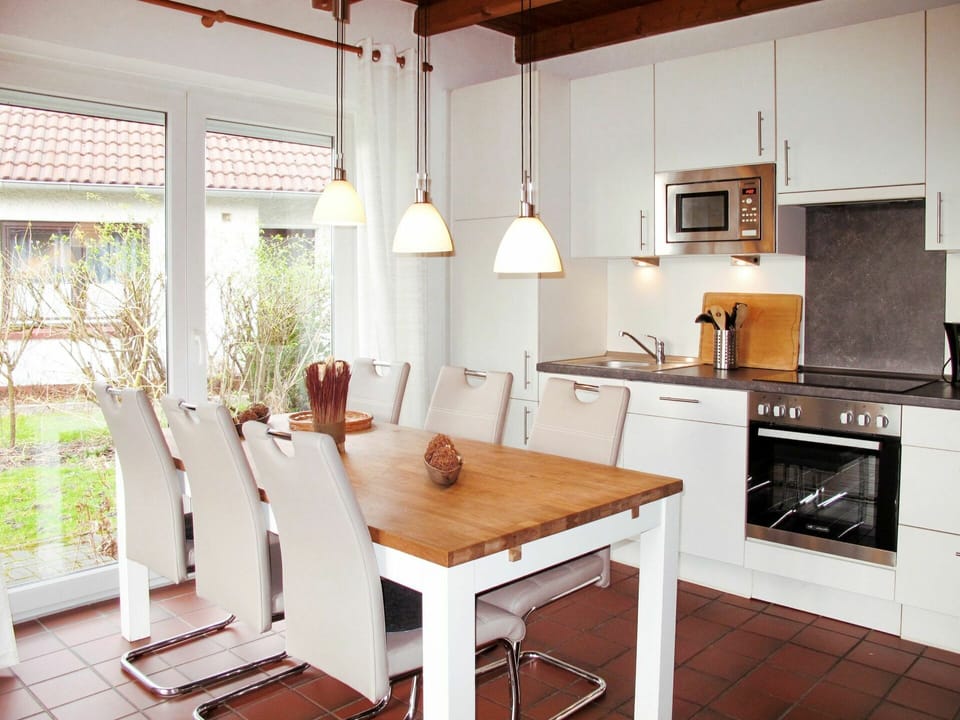 Property, Furniture, Plant, Table, Wood, Interior Design, Lighting, Cabinetry, Flooring, Architecture