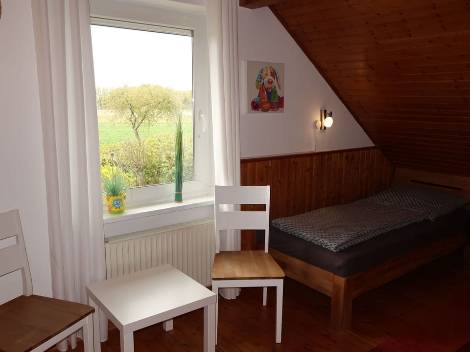 Table, Furniture, Property, Building, Wood, Comfort, Interior Design, Plant, Shade, Lighting