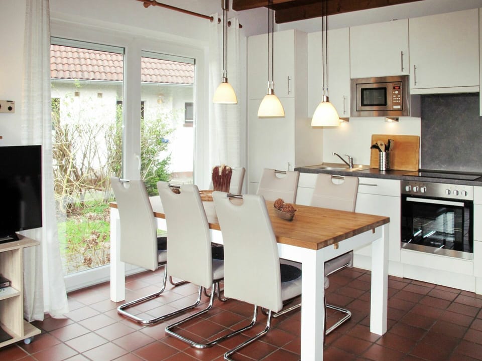Room, Furniture, Property, Interior Design, Building, Kitchen, Table, Floor, House, Home