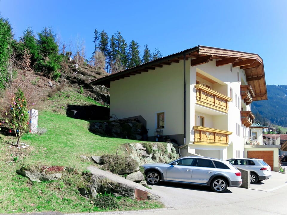 Vehicle, House, Car, Property, Building, Town, Architecture, Home, Real Estate, Residential Area