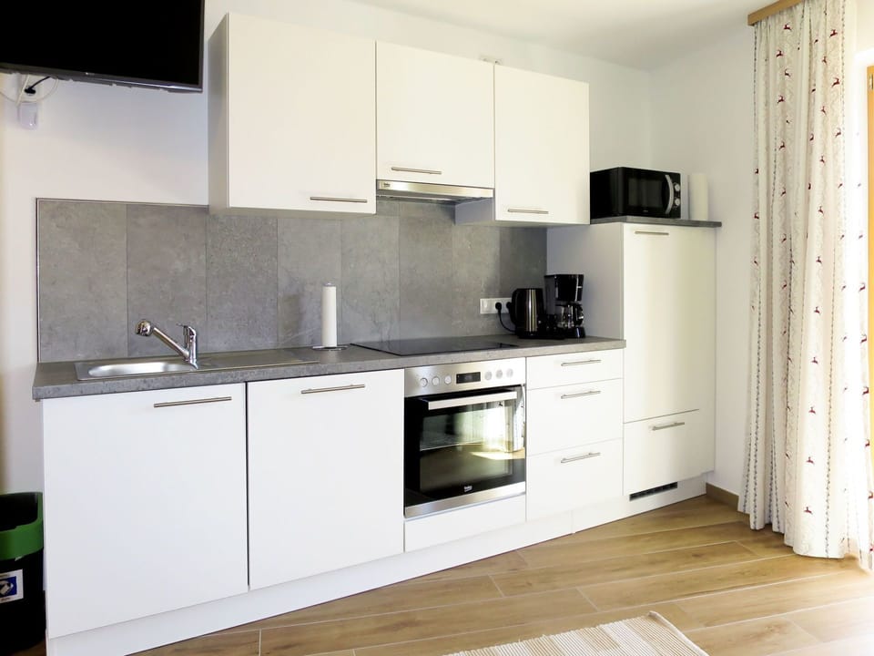 Room, Kitchen, Furniture, Cabinetry, Property, Countertop, Interior Design, Kitchen Stove, House, Major Appliance