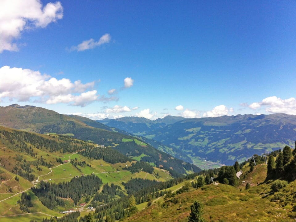 Cloud, Sky, Mountain, Plant, Plant Community, Ecoregion, Natural Landscape, Natural Environment, Slope, Sunlight
