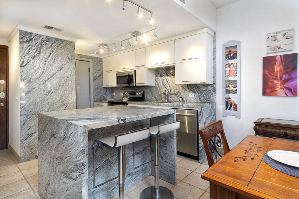 Full size kitchen