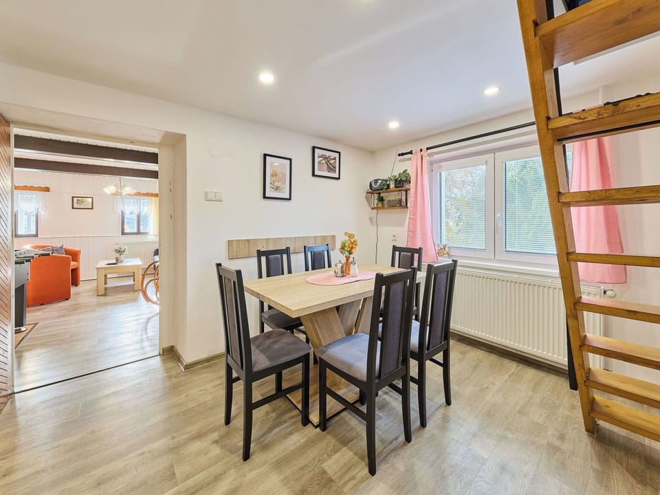 Wood, Room, Home, Wood Flooring, Hardwood, Ceiling, Wood Stain, Laminate Flooring, Varnish, Plank