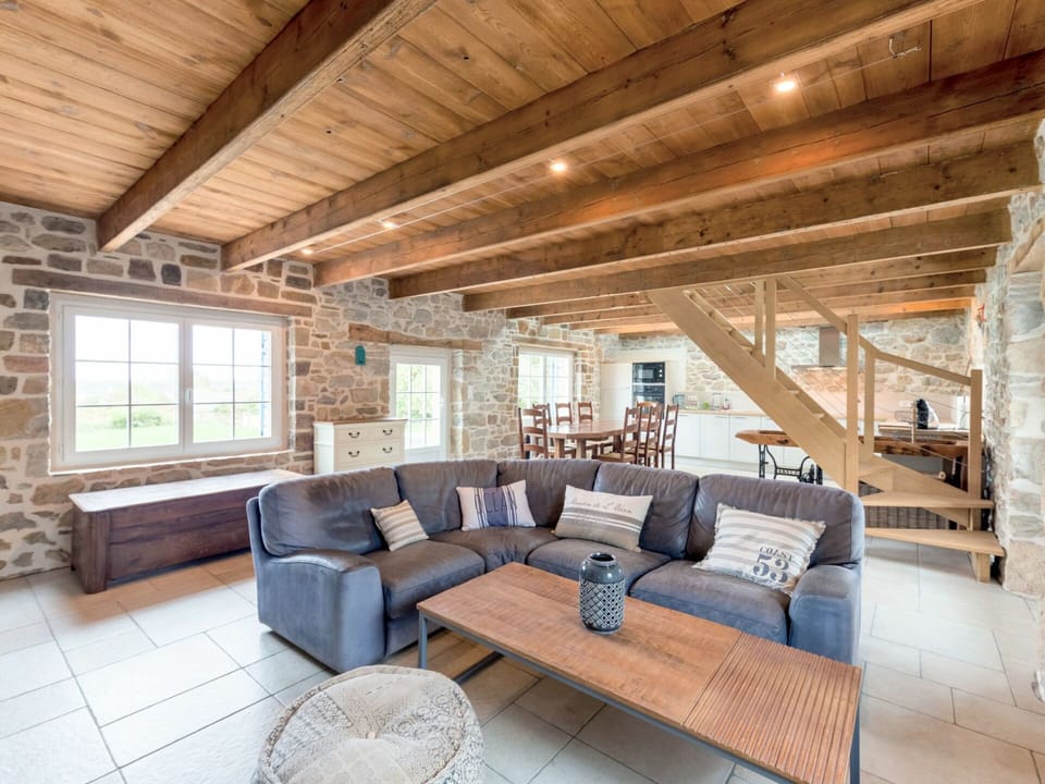 Couch, Property, Furniture, Window, Wood, Building, Interior Design, Architecture, Living Room, Table