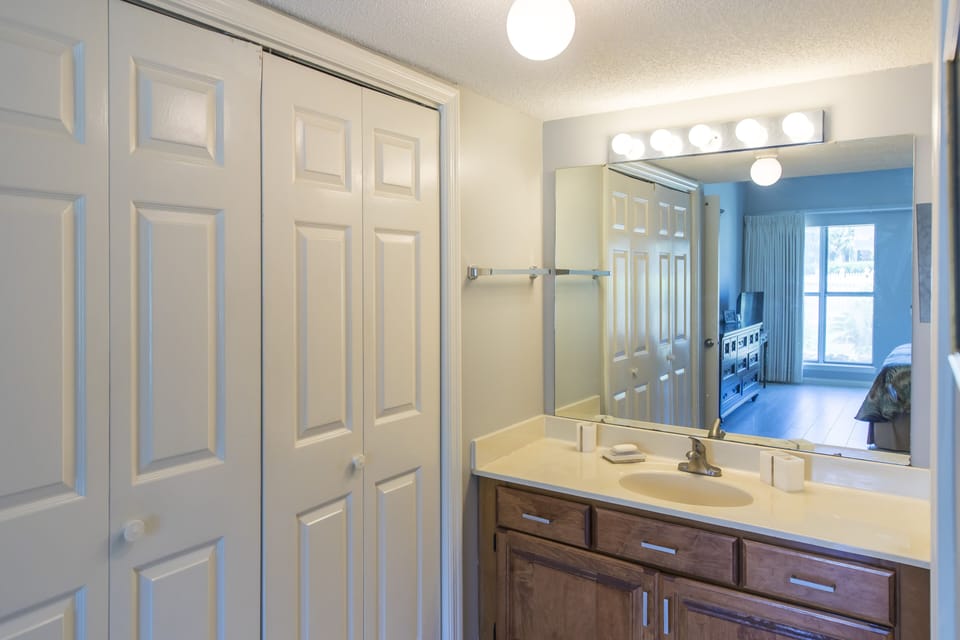 Master bedroom bathroom vanity
