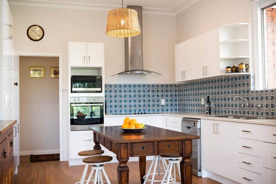 Light filled full Kitchen 