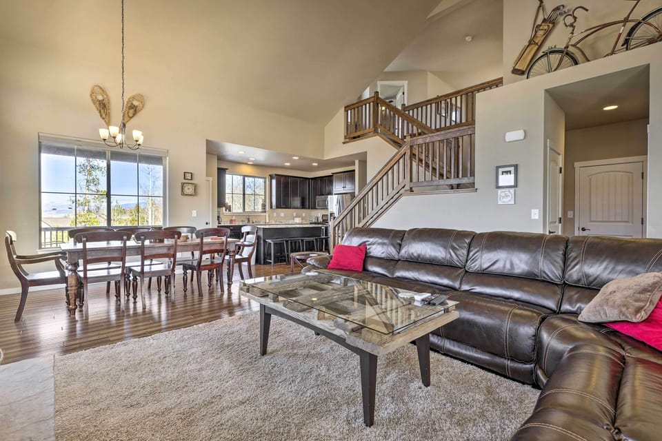 Living Room | Gas Fireplace