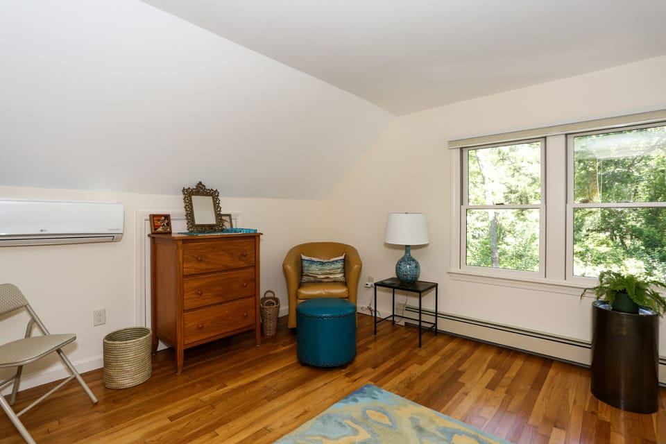 Second floor bedroom with Queen Bed