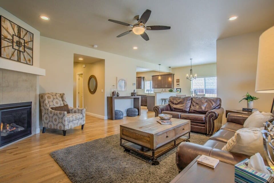 Inviting, modern décor.