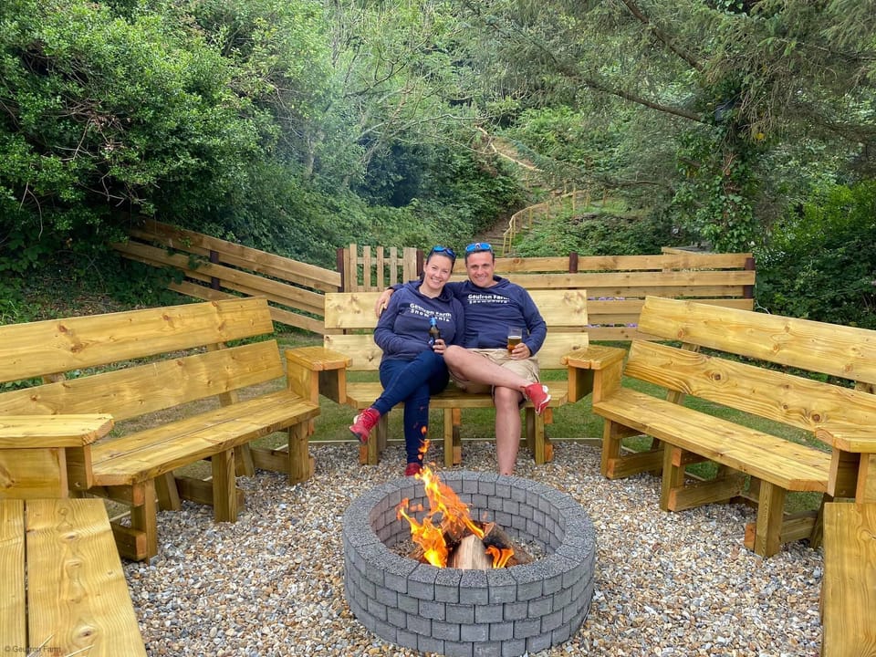 Outdoor fire pit
