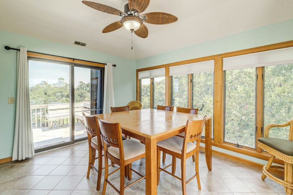 Top-Level Dining Room with Additional Table (seats 8)
