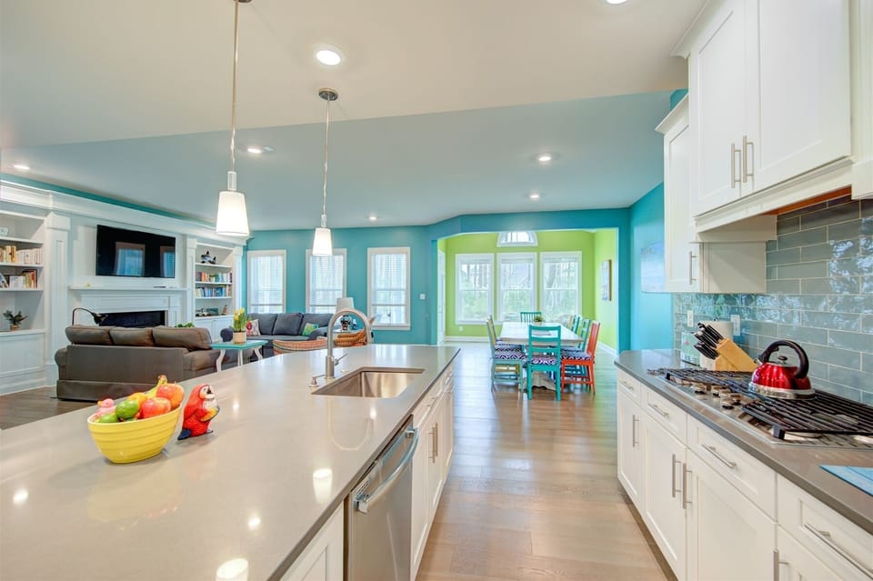 Beautiful Gormet kitchen with seating for 4