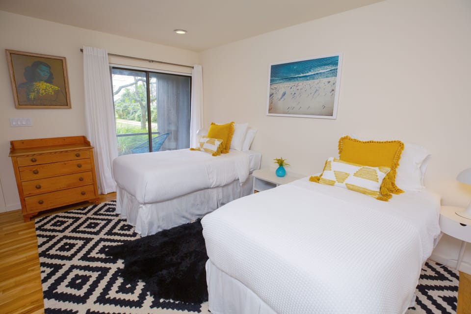Double twin bedroom with balcony and ensuite bathroom. Can convert to king