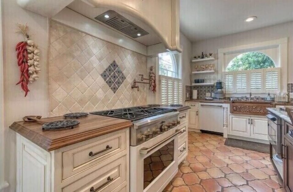 Time to enjoy Villa Valencia.