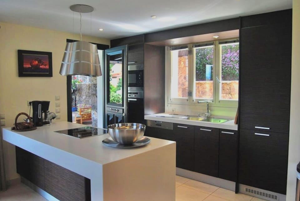 Fully equipped kitchen ready for you or a private chef to prepare amazing meals