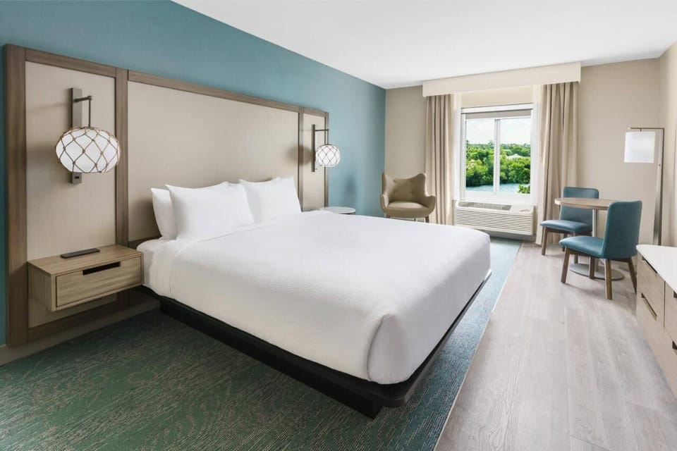Unit with 1 King bed