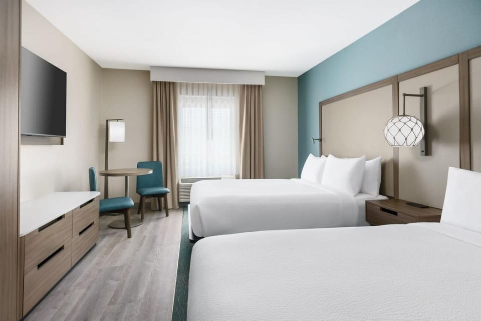 Unit with a comfy 2 Queen size bed and flat screen TV for the most pleasant nights!