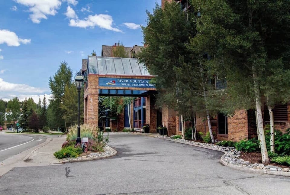River Mountain Lodge